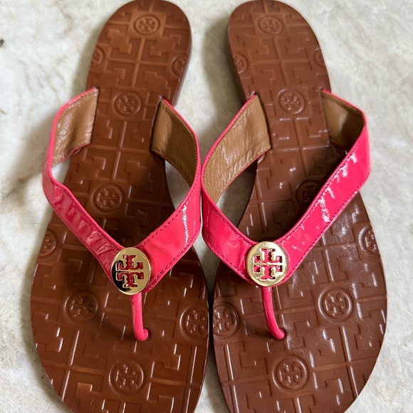 Tory Burch Thora pink patent leather sandals - Picture 3 of 8